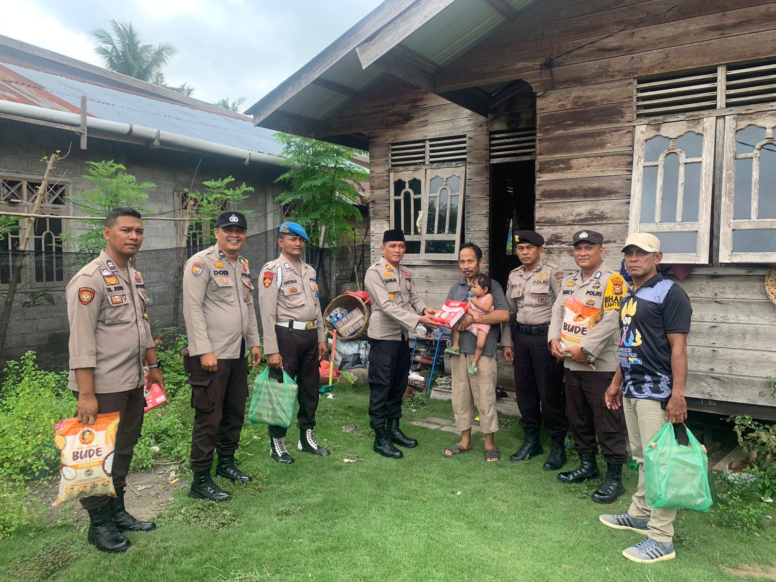 Program Rutin Polres Meranti Tiap Pekan, Kapolsek Merbau Bantu Anak Penderita Stunting